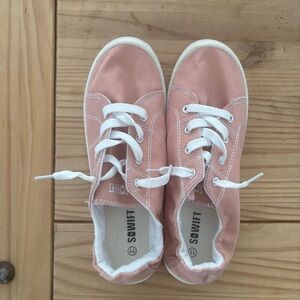 Versatile Pink and White Sneakers with Classic Design